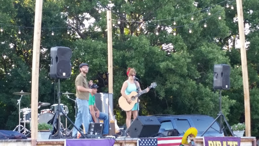 Restaurant «Roosters GuitarBQ», reviews and photos, 2650 Camp Crucis Ct, Granbury, TX 76048, USA