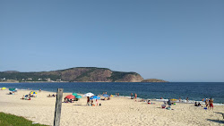 Praia de Camboinhas'in fotoğrafı uçurumlarla desteklenmiş