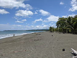Foto van Playa Platanares met recht en lang