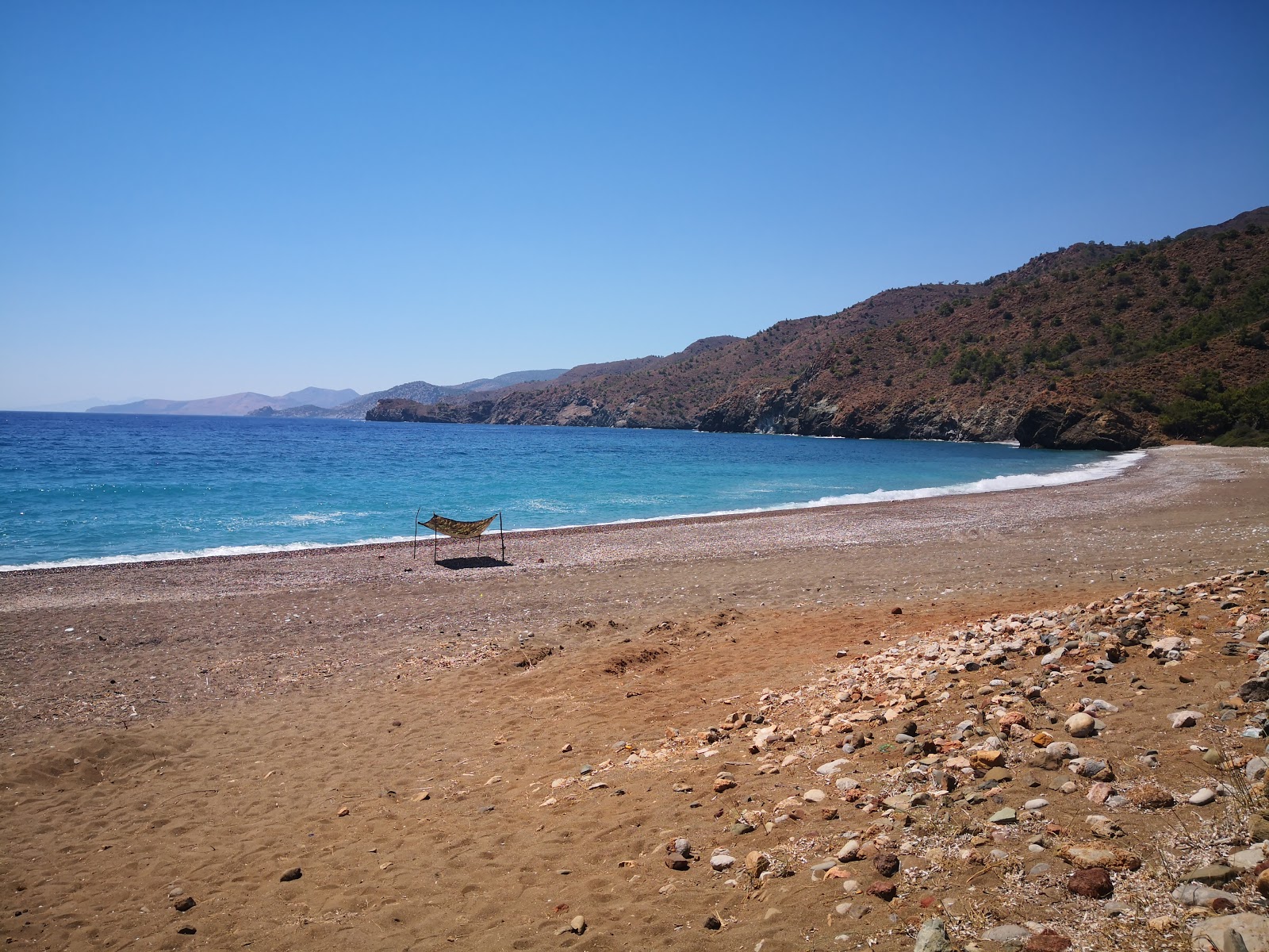 Φωτογραφία του Pink Pebble Dark beach ubicado en área natural