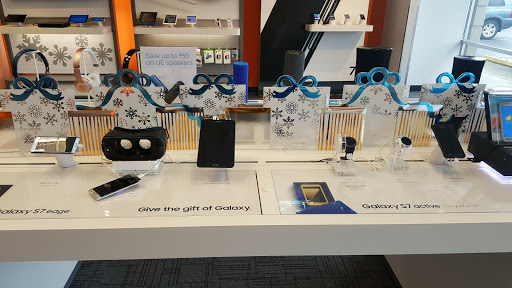 Cell Phone Store «AT&T», reviews and photos, 2711 NW Town Center Dr, Beaverton, OR 97006, USA