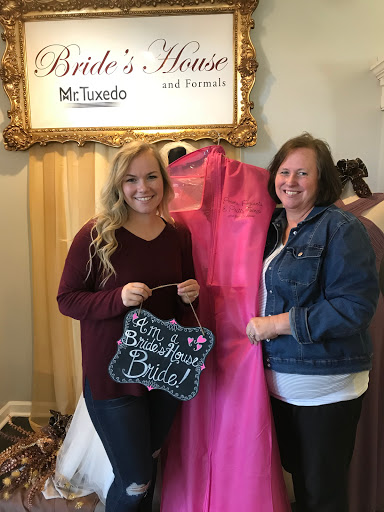 Bridal Shop «Proms Pageants & Pretty Things», reviews and photos, 5325 Peters Creek Rd, Roanoke, VA 24019, USA