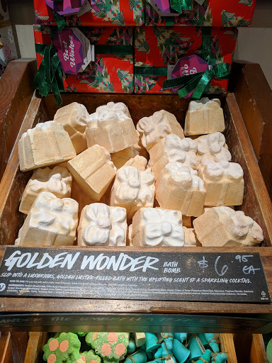 Cosmetics Store «Lush Cosmetics», reviews and photos, 1151 Galleria Blvd, Roseville, CA 95678, USA