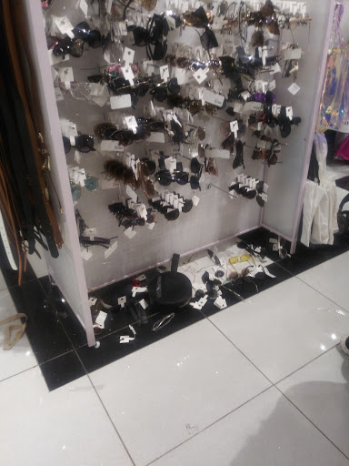 Clothing Store «F21 XXI», reviews and photos, 8040 Mall Walk, Yonkers, NY 10704, USA