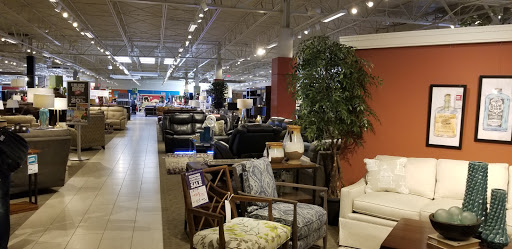 Furniture Store «Art Van Furniture - Toledo (Holland)», reviews and photos, 1301 E Mall Dr, Holland, OH 43528, USA