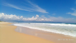 Photo de Hon Ngang Beach avec rivage droit, long