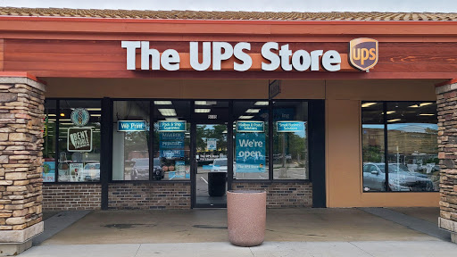 The UPS Store, 5115 Excelsior Blvd, St Louis Park, MN 55416, USA, 