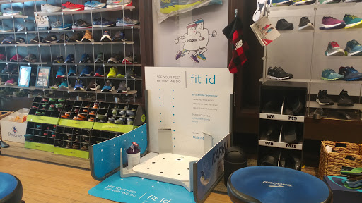 Sportswear Store «Fleet Feet Sports - Lincoln Square», reviews and photos, 4762 N Lincoln Ave, Chicago, IL 60625, USA