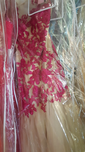 Bridal Shop «Regiss Bridal & Prom - Louisville», reviews and photos, 4216 Outer Loop, Louisville, KY 40219, USA