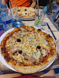 Pizza du Pizzeria Le Petit Rocher à Grenoble - n°16