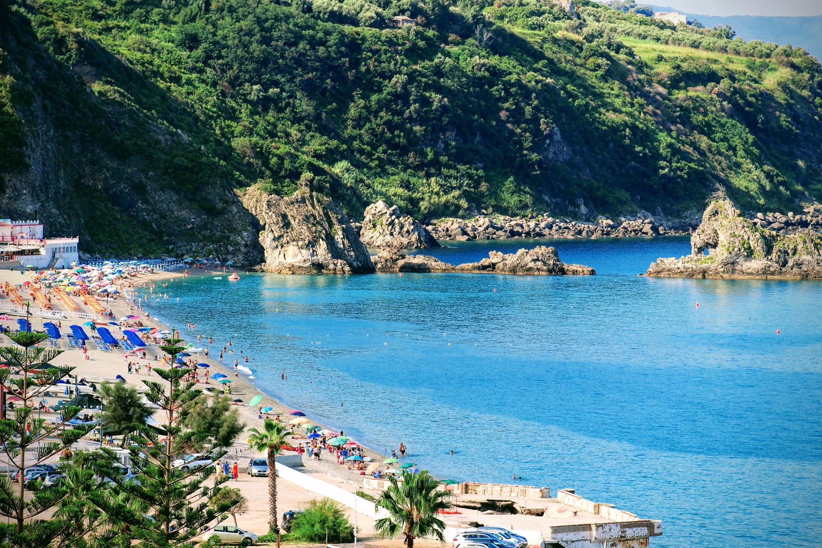 Fotografie cu Spiaggia Tonnara cu o suprafață de nisip strălucitor