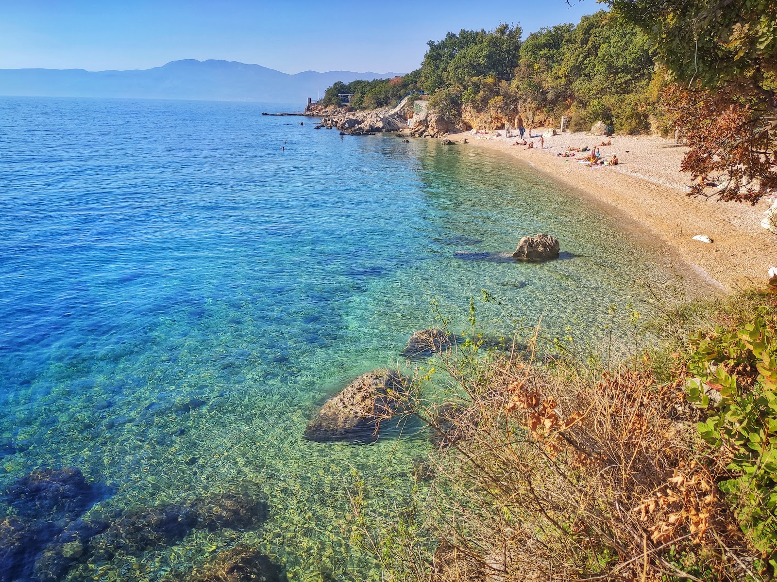Fotografie cu Kostrena beach - recomandat pentru călătorii în familie cu copii