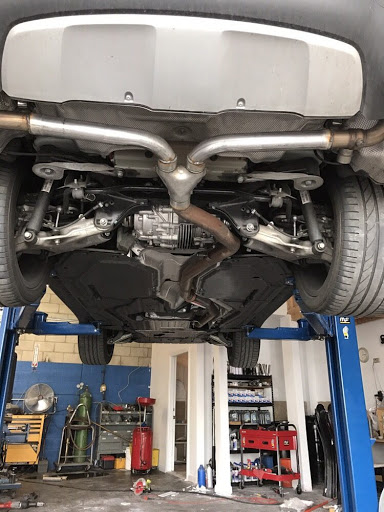 Muffler Technician image