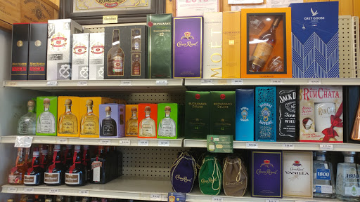 Liquor Store «Richards Wine & Spirits», reviews and photos, 175 Wolcott Square, Hyde Park, MA 02136, USA