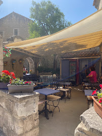 Atmosphère du Restaurant Le Bouchon Rouge à Les Baux-de-Provence - n°2