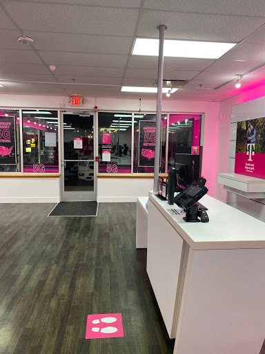 Cell Phone Store «T-Mobile», reviews and photos, 16600 W 159th St #103, Lockport, IL 60441, USA