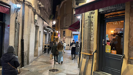 Kebab Estambul Los Vinos - Rúa do Paxaro, 1, 32005 Ourense, Spain