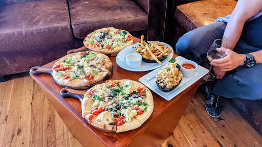 American Restaurant «Pinstripes», reviews and photos, 1150 Willow Rd, Northbrook, IL 60062, USA