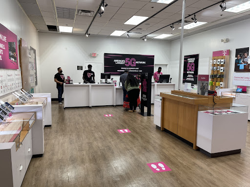 Cell Phone Store «T-Mobile», reviews and photos, 3000 Grapevine Mills Pkwy #105, Grapevine, TX • 76051-2011, USA