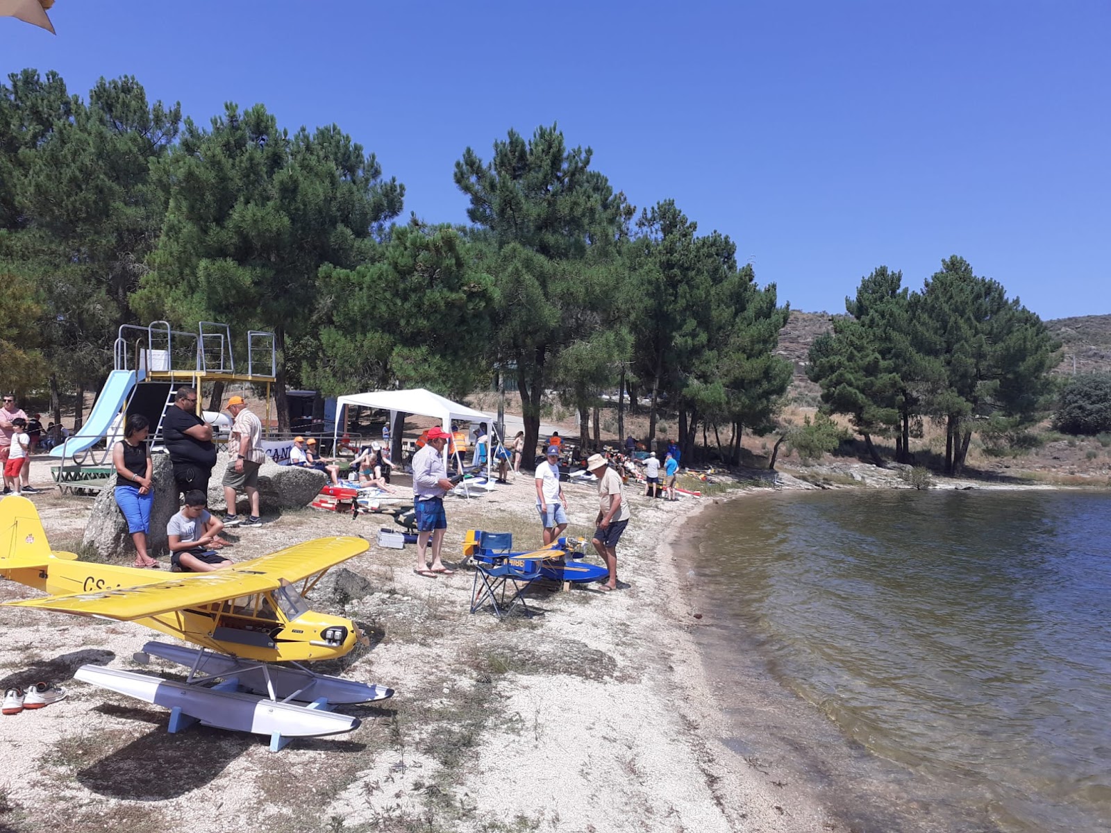 Praia Fluvial da Albufeira do Vilar'in fotoğrafı - rahatlamayı sevenler arasında popüler bir yer