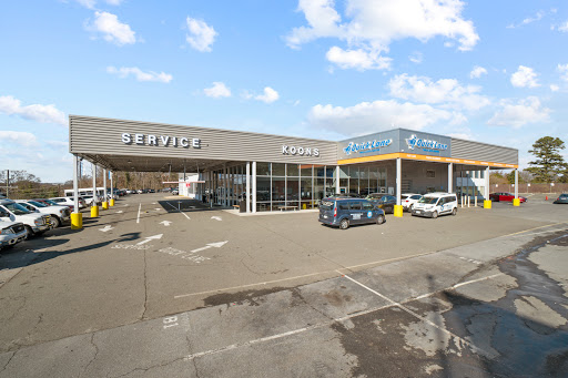 Ford Dealer «Koons Falls Church Ford», reviews and photos, 1051 E Broad St, Falls Church, VA 22044, USA