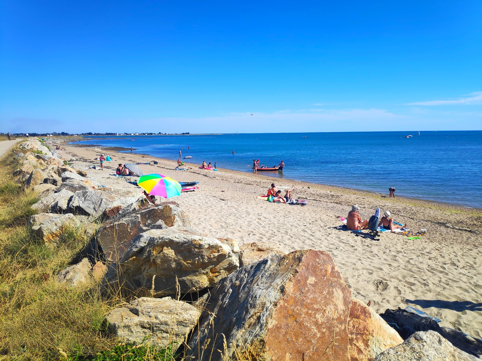 Foto von Plage de Rouvran mit beiger sand Oberfläche