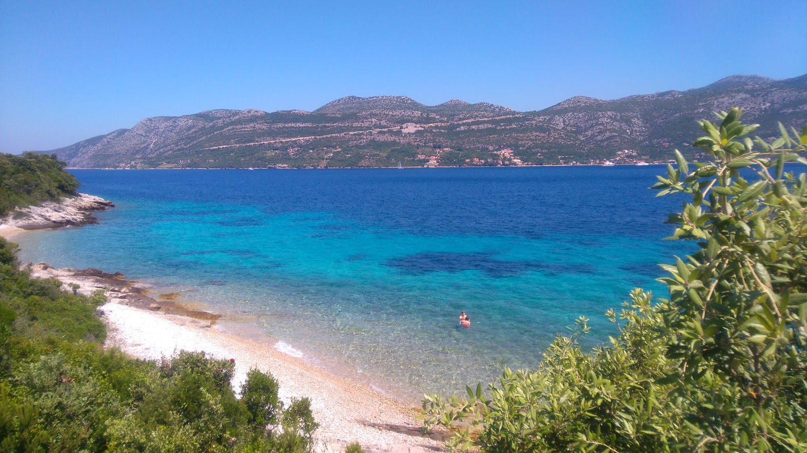 Beach Tri Zala, Korcula'in fotoğrafı geniş bir kıyı şeridi ile birlikte