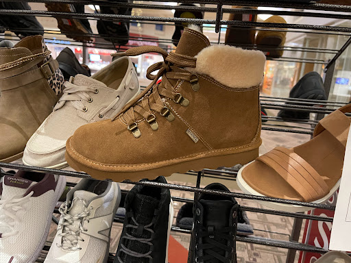 Shopping Mall «The Lakes Mall», reviews and photos, 5600 Harvey St, Muskegon, MI 49444, USA