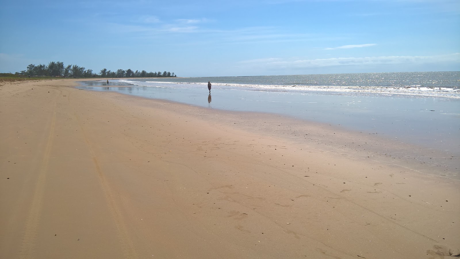 Photo of Guriri Beach with bright sand surface
