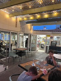 Atmosphère du Restaurant La Paillote à Châteauneuf-les-Martigues - n°5