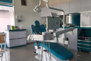 Praktek dokter gigi Sri Sucitra (Citra Dental Care) image