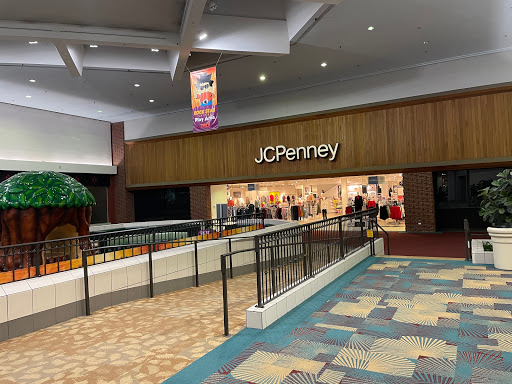 Shopping Mall «Westland Shopping Center», reviews and photos, 35000 Warren Rd, Westland, MI 48185, USA