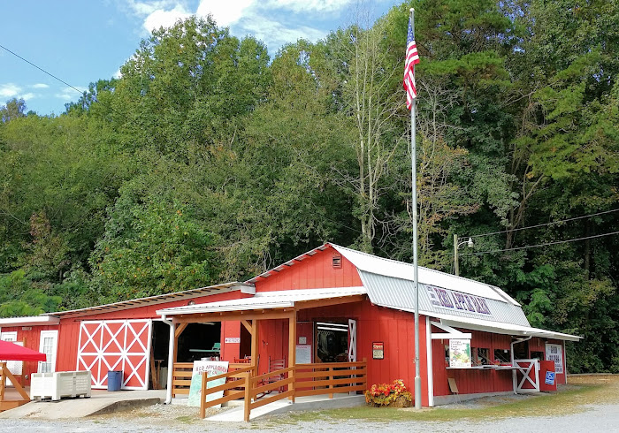 Farm near Ellijay Inn - Downtown Ellijay