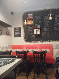 Atmosphère du Restaurant de hamburgers À Côté du... 82 à Montrouge - n°4