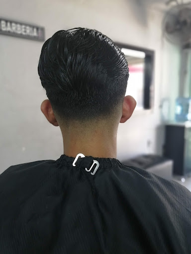 Peluquería and barber