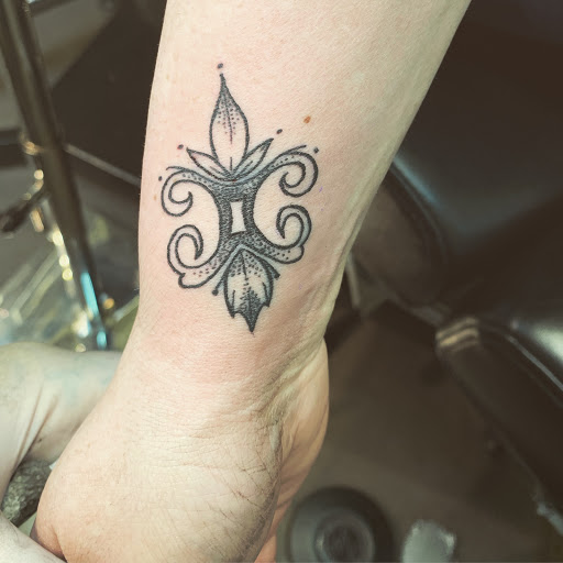 Tattoo Shop «Indelible Ink Tattoo Studio 2.0», reviews and photos, 1163 Pleasant St, Fall River, MA 02723, USA