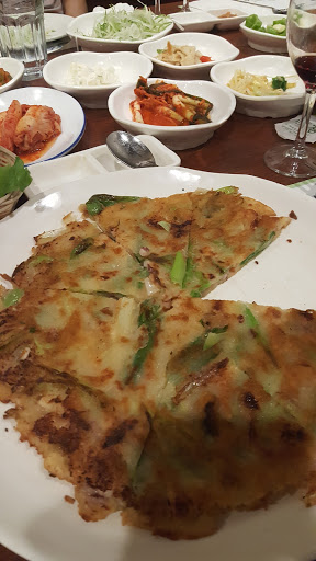 Shopping Mall «Oaktree Mall Shopping Center», reviews and photos, 2024 Center Ave n, Fort Lee, NJ 07024, USA