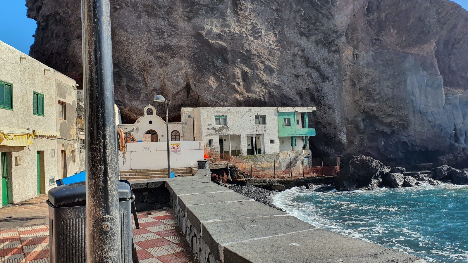 Foto von Los Roques de Fasnia mit geräumige bucht