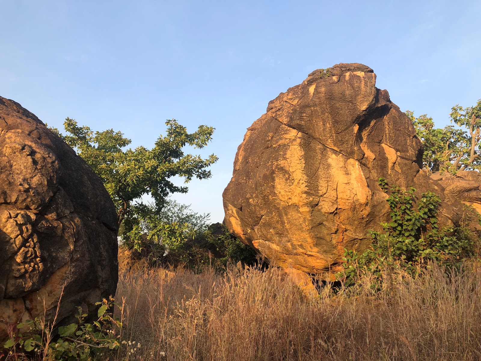 Ŋmana Feoo Doves' Cave & Boulders