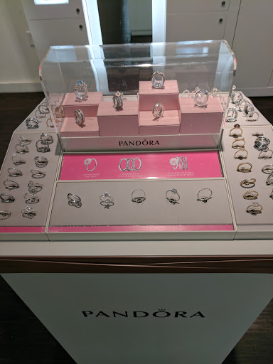 Computer Store «Apple Cielo Vista Mall», reviews and photos, 8401 Gateway Blvd W, El Paso, TX 79925, USA