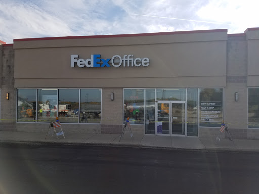 Print Shop «FedEx Office Print & Ship Center», reviews and photos, 2415 Bowes Rd Suite 104, Elgin, IL 60124, USA