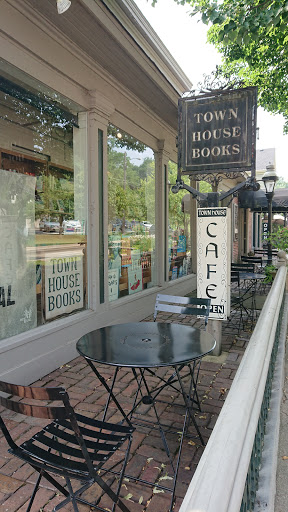 Book Store «Town House Books», reviews and photos, 105 N 2nd Ave, St Charles, IL 60174, USA