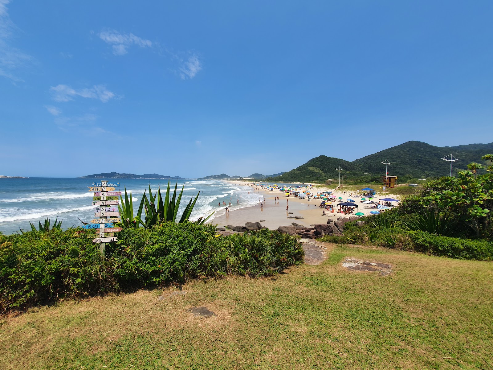 Foto van Praia do Siriu met helder fijn zand oppervlakte