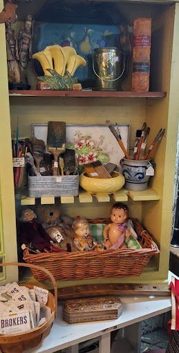 Antique Store «M & M Antiques & Collectibles», reviews and photos, 123 N Lewis St, Monroe, WA 98272, USA