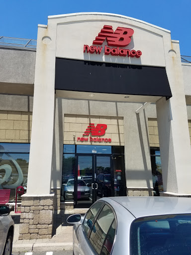 New Balance, 127 Old Country Rd, Carle Place, NY 11514, USA, 