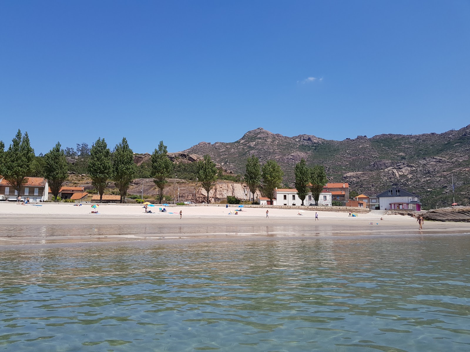 Fotografie cu Praia do Ezaro - locul popular printre cunoscătorii de relaxare