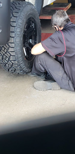 Tire Shop «Discount Tire Store - Center Line, MI», reviews and photos, 26805 Van Dyke, Center Line, MI 48015, USA