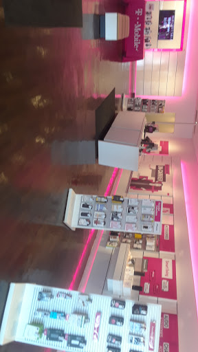 Cell Phone Store «T-Mobile», reviews and photos, 62 Sunrise Hwy, Lindenhurst, NY 11757, USA