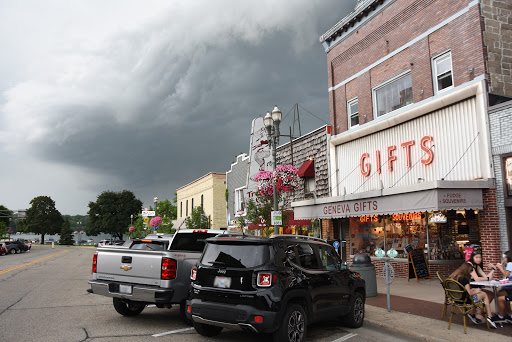 Geneva Gifts, 150 Broad St, Lake Geneva, WI 53147, USA, 