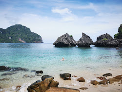 Php Beach'in fotoğrafı küçük koy ile birlikte